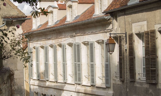 Tonnerre Casa | Large house with garden for friends or family.