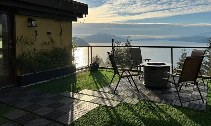 Lions Bay Casa | Large house with ocean view in sea to sky highway