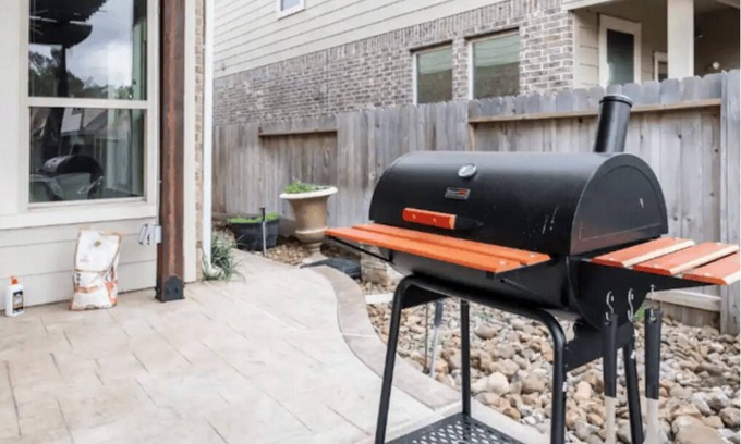Barker Casa | Large house with Pool and Pool Table , BBQ