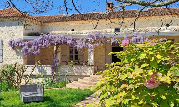Castella Casa | Large house with pool, terraces and garden - Relaxation in the countryside.
