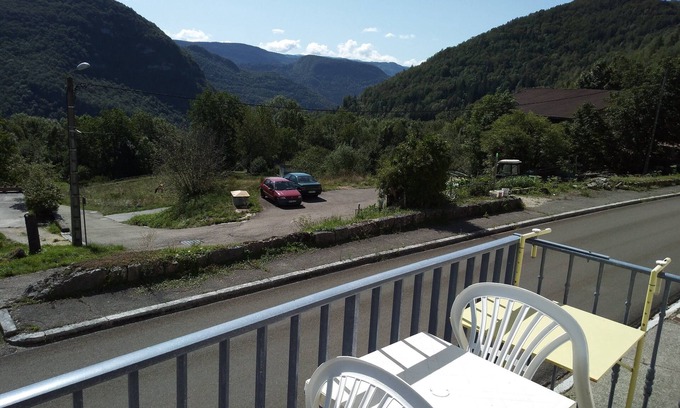 Saint-Claude Casa | Large independent housing renovated