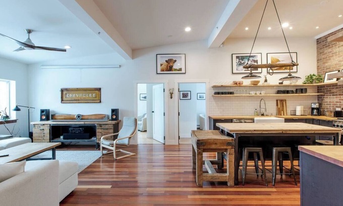 Centennial Apartamento | Large Industrial Apartment on the Winooski Rotary