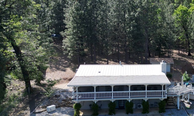 Lakehead-Lakeshore Casa | Large Lake House, Game Room, 4 Bedrooms, Near Lake- Shasta Lakeshore Retreat #14