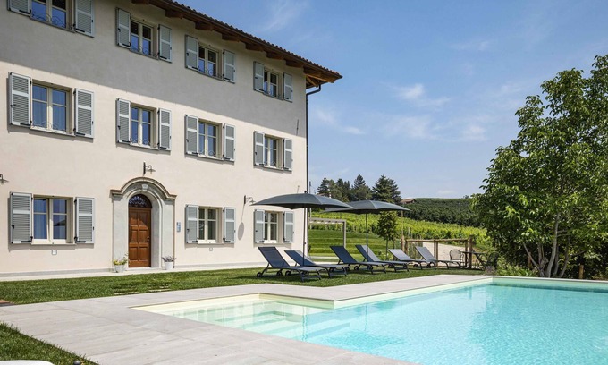 Cherasco Otro | Large loft 3 with swimming pool + garden in a country house in the Barolo area