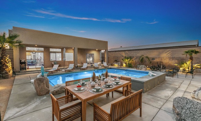 Desert Hot Springs Casa | Large lot, good size home 6 bds, billiards, close proximity to PS & golf