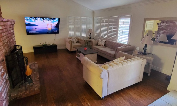 Newhall Casa | Large lot home
