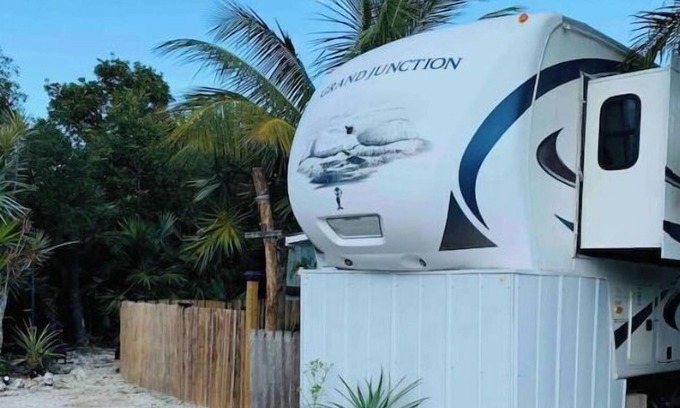 Big Pine Key Alquiler De RV | LARGE LOT & RV A Fisherman Camp