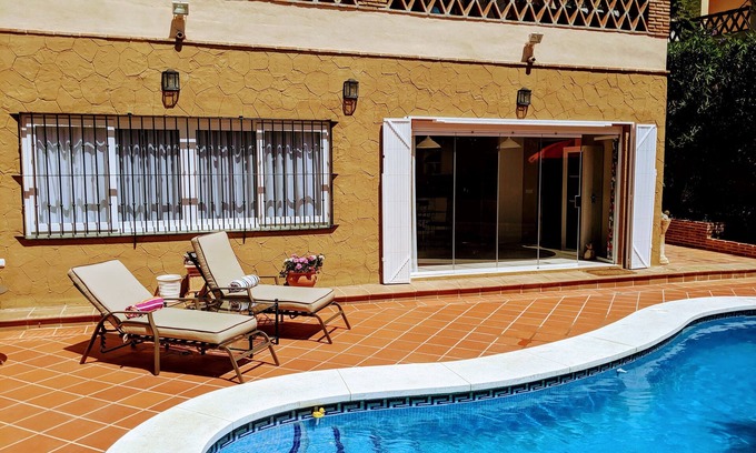 Mijas Apartamento | APARTAMENTO grande de 2 dormitorios totalmente equipado con PISCINA PRIVADA, cerca de Marbella