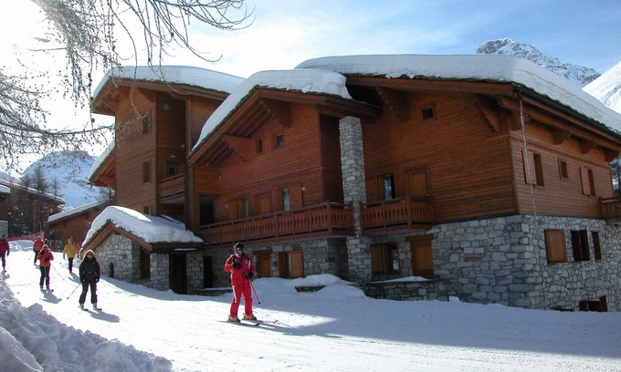 Val-d'Isere Apartamento | lujoso y espacioso apartamento en las pistas con precios especiales en abril.