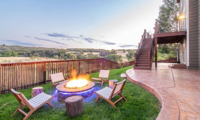 Castle Rock Casa | Large Luxurious Home Breathtaking Views w/ FirePit