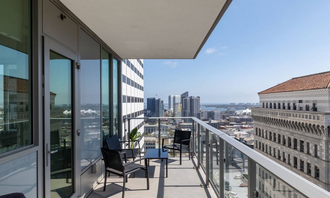 East Village Apartamento | Large Luxury Apartment in the heart of Downtown San Diego