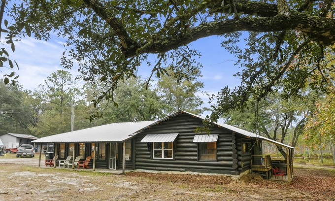Kiln Cabina | Large luxury cabin on 2 ponds with VIP/Selfie Room