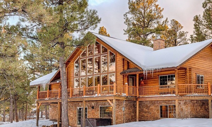 Pagosa Springs Cabina | Large luxury home. Hot Tub, Great Views, Game Room.