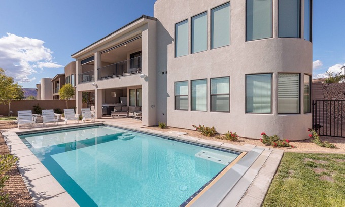 St. George Casa | Large Luxury Home with Private Pool and Hot Tub *NEW LISTING*