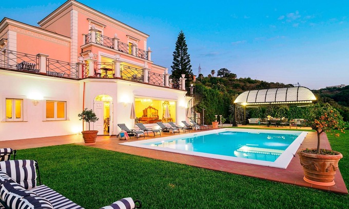 Capo d'Orlando Villa | Gran villa de lujo en Sicilia para alquilar en la costa del Tirreno y cerca de la playa, piscina, aire acondicionado, vistas al mar, Wi-Fi, a pie de la ciudad