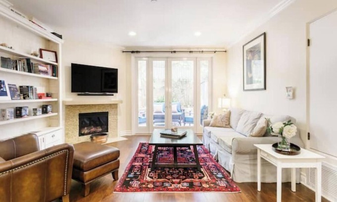 Studio City Condominio | Large Luxury Tuscan Villa Style Condo + Huge Patio