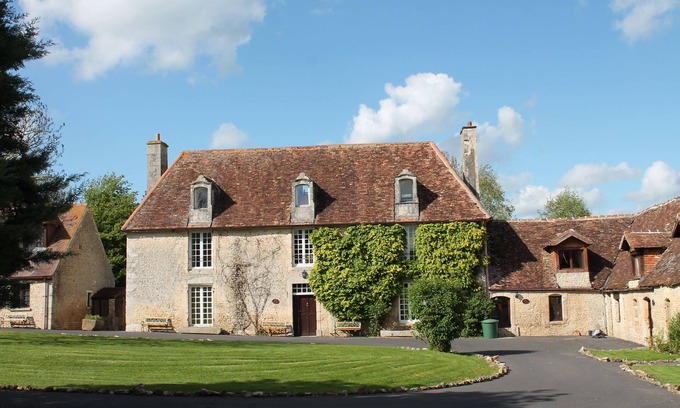 Fresne-la-Mere Casa | Large manor house for rent in Normandy, a stone's throw from Suisse Normande!