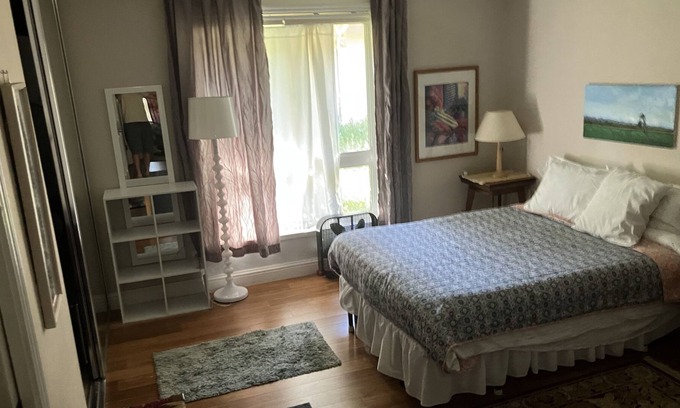 West San Jose Condominio | Large master room with connected bathroom