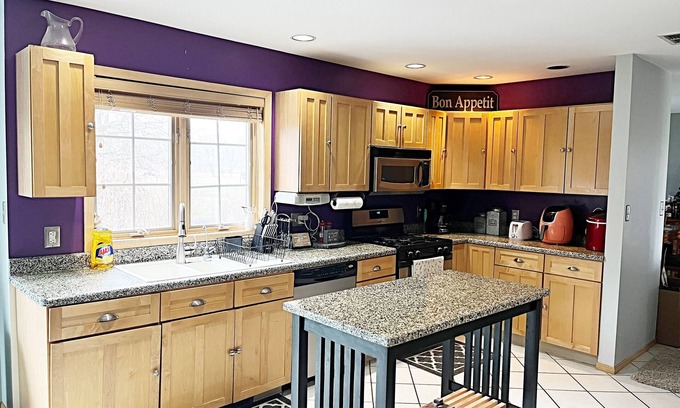 Michigan City Casa | Large Michigan City home!Pool-10 minutes to beach!