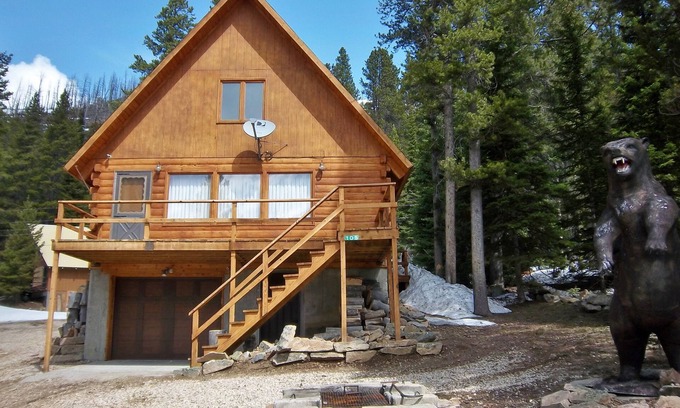 Cooke City-Silver Gate Casa | The Bear's Den- Gran casa con vista a la montaña con capacidad para 12