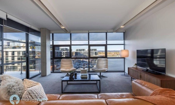 Kingston Apartamento | Large Modern 2 Bdrm Apt, Water Views, 2x Car Spots