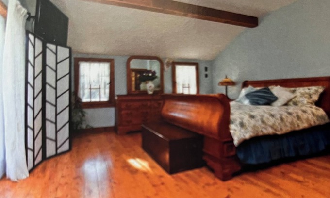 Oro-Medonte Otro | Large Modern Farmhouse. Full kitchen. Close to skiing, hiking, golf, fishing.