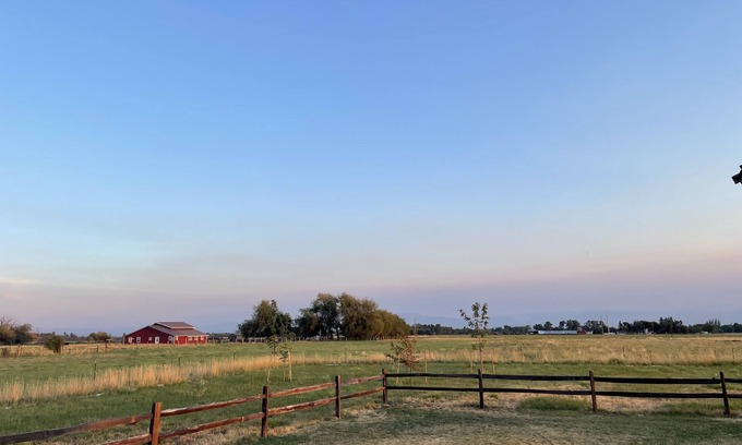Ellensburg Casa | Large Modern Farmhouse -Country living at it's finest!