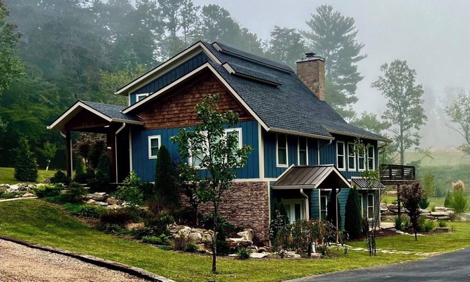 Asheville Casa | Large Modern Farmhouse on 3 acres 7 minutes from downtown