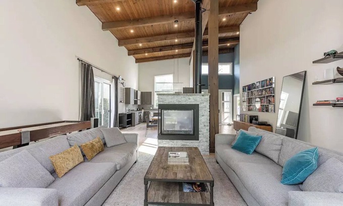 Squamish Casa | Large Modern Home in Squamish