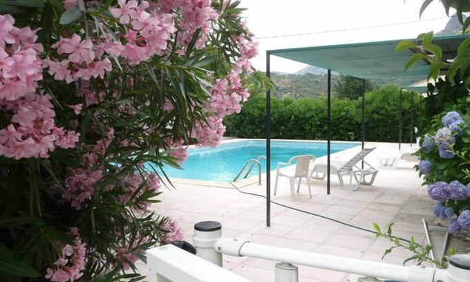 Calenzana Villa | Moderna villa grande con piscina y parque, en un pueblo cerca de Calvi
