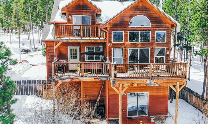 Black Hawk Cabina | Large Mountain Cabin → Black Hawk -> Amazing Views