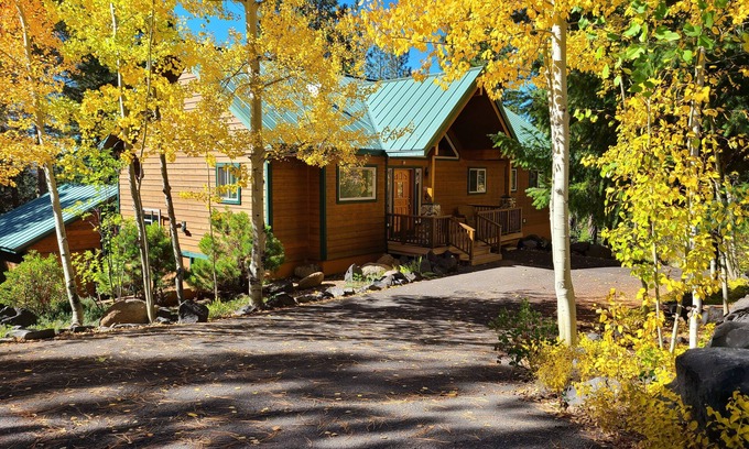 Crescent Cabina | Large Mountain Home Near Crescent, Odell & Crater Lakes. Family Reunion Home!