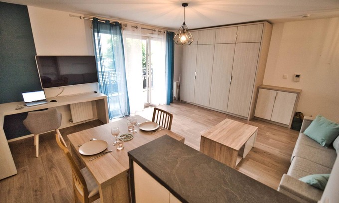 Arpajon Apartamento | ★ Large new studio with loggia near station and CH : )