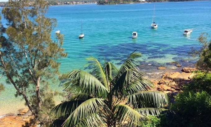 Bundeena Casa | Large north facing waterfront with huge deck, 4 bedrooms & 4 bathrooms. Pets ok.