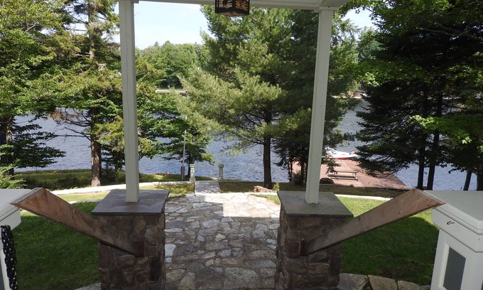 Old Forge Casa | Gran Old Forge Waterfront victoriana con muelle
