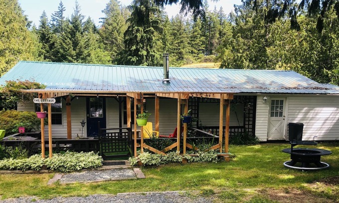 Regional District of Nanaimo Cabaña | Large one bedroom rancher on 5 acres
