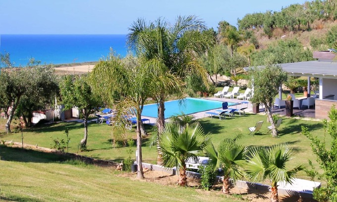 Campofelice di Roccella Villa | Gran propiedad, jardín, golf, piscina privada, vista al mar, Wi-Fi, aire acon