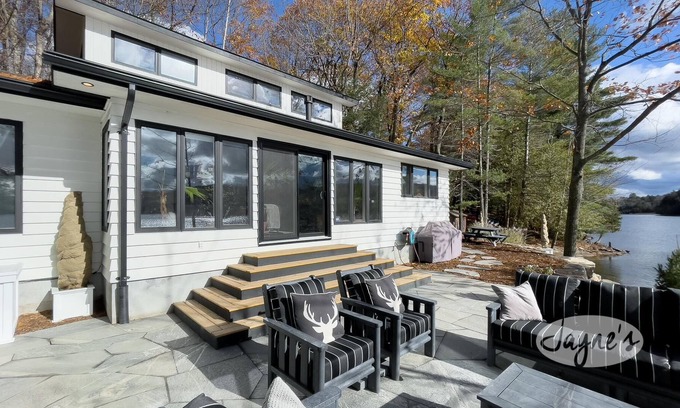 Lake of Bays Cabaña | Large party Dock! Lush Luxury! Hot Tub! Sandy Beach! Southern Exposure!