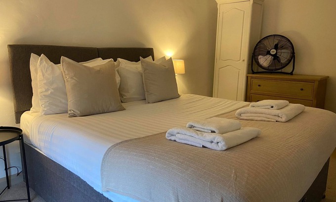 Hognaston Casa | Large Pet-Friendly Cottage in the Heart of the Village