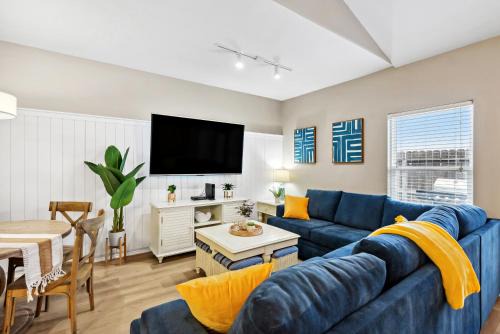 Corpus Christi Casa | Large Pool, Near the Beach, 5 Bedroom, Pet-Friendly, Patio, Grill