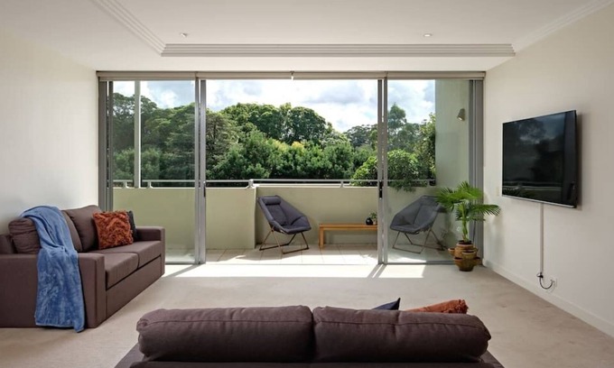 Warrawee Apartamento | Large Premium 2 Bd Apt with Views | Balcony Dining