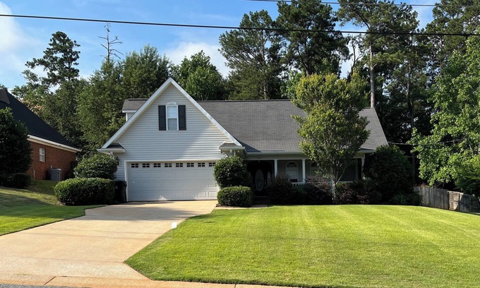 Pickwood Casa | Large private home near campus