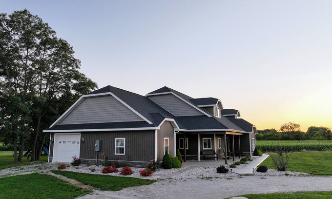 Holton Casa | Large Private Home, Sleeps 20, Great for Groups
