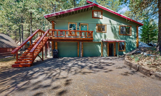 McCall Cabina | Gran casa privada con estufa de leña y chimenea, cerca de McCall y el lago.