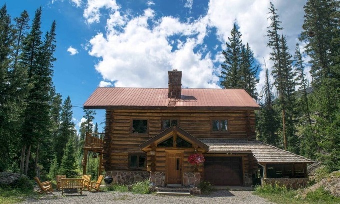 Silver Gate Casa | Large Private house, removed from other cabins. Situated in the town of Silver Gate, Montana