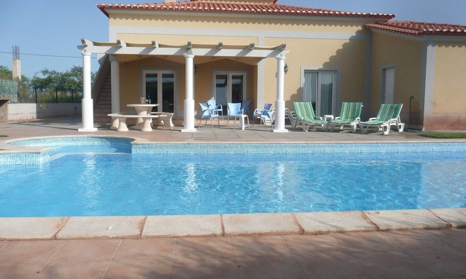 Vila Real Santo Antonio Villa | Gran villa familiar privada con piscina, jardín y WIFI.