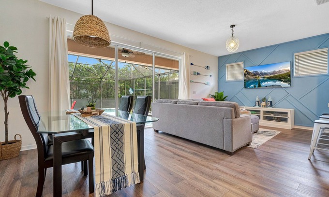 Sunset Lakes Casa | Large Relaxing Poolside Patio! 4 Miles to Disney.
