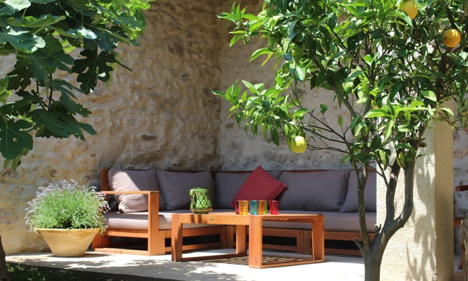Terrats Casa | Casa amplia renovada al estilo catalán, en el corazón de un viñedo en medio del