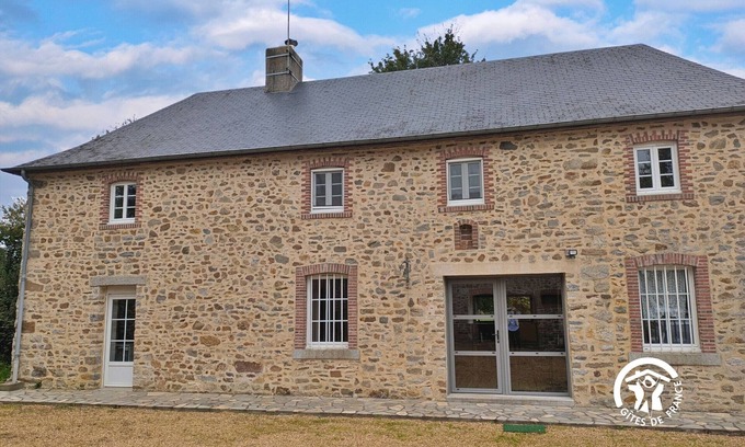 Andouille Cabaña | Gran casa de piedra renovada con chimenea, piano y WiFi en Andouillé