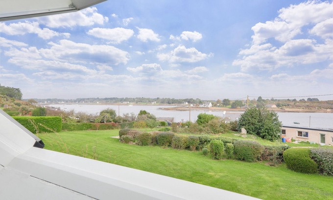 Saint-Philibert Chalet De Esquí | Amplia casa con vista al río para 8 en St Philibert